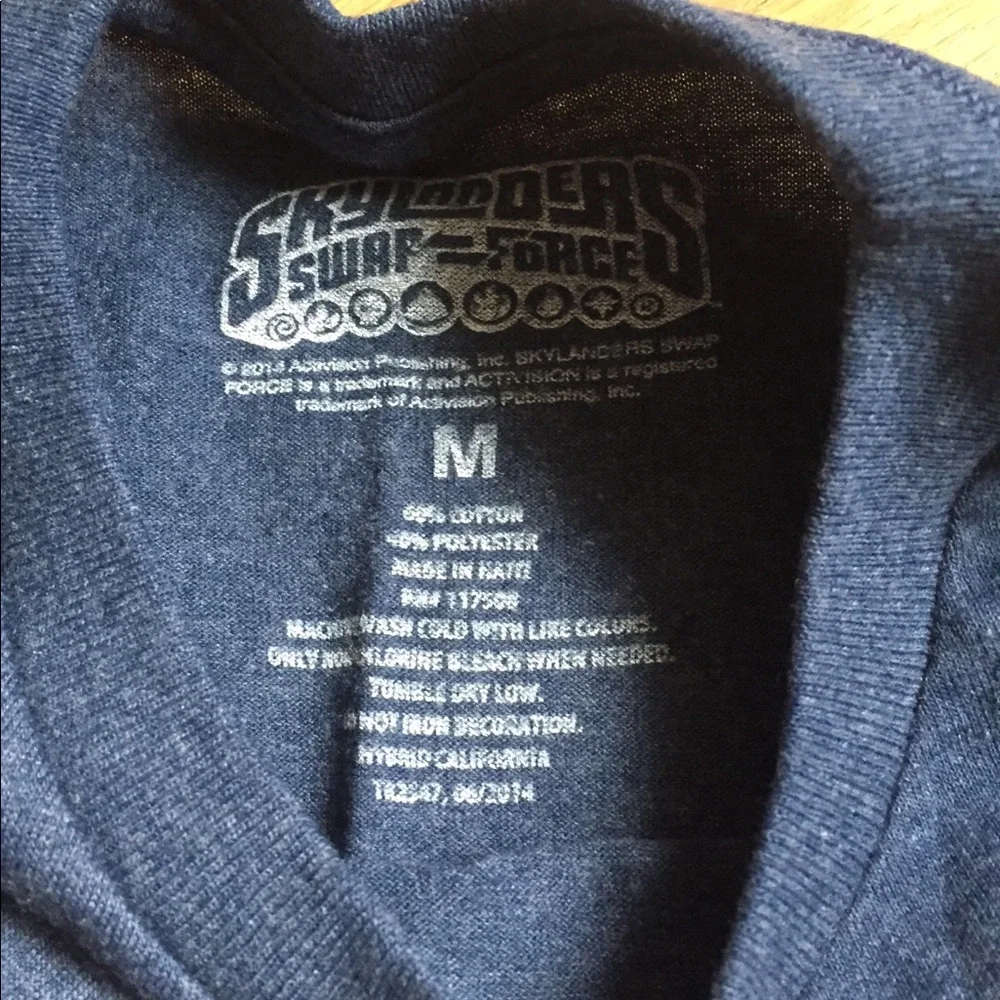 NWT! Youth size Skylander shirt! (Free wallet )❗️ - Picture 3 of 3